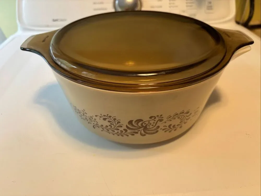 Vintage Pyrex Homstead Casserole Dish